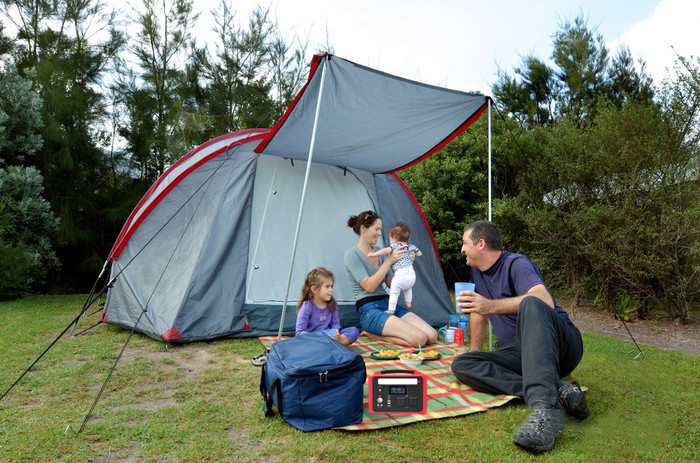 600W високосилен слънчев генератор за мобилно зареждане