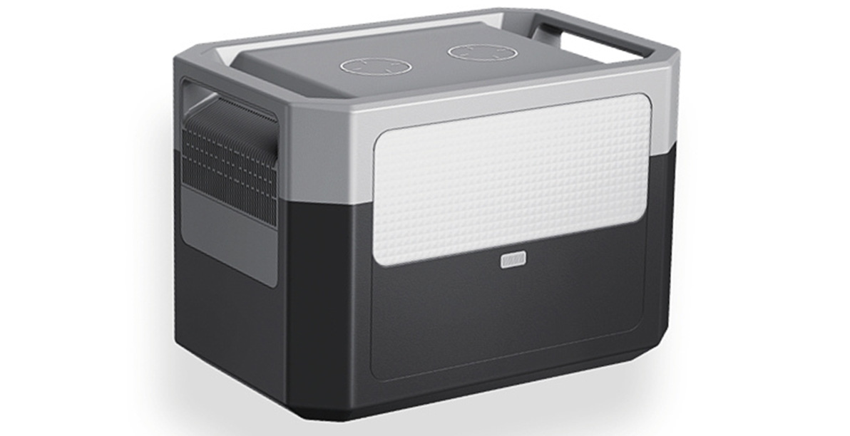 2000W High Capacity Solar Generator For Multi Way Charging